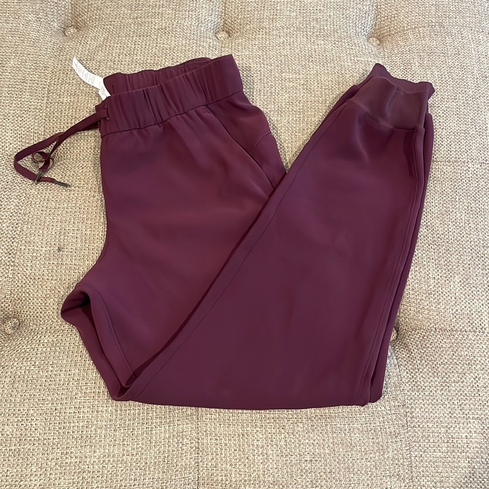 Lululemon size 6 joggers-28 in-Maroon color